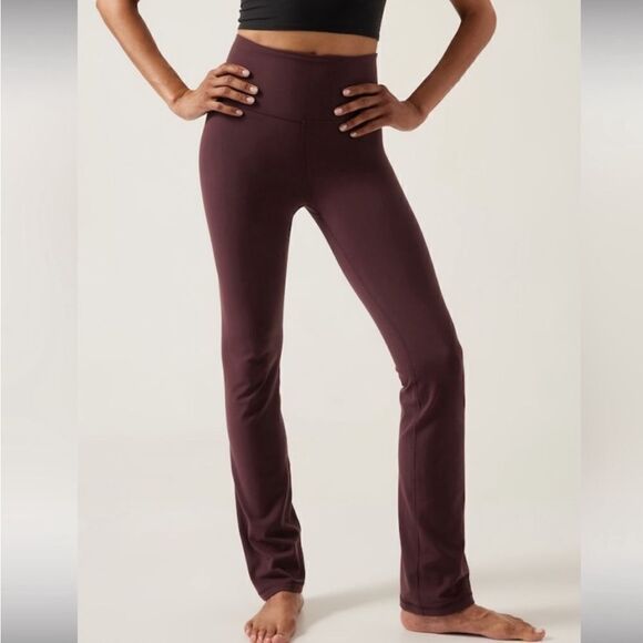 NWT Athleta Elation Straight Leg Pant. Extra Large Spiced Cabernet
